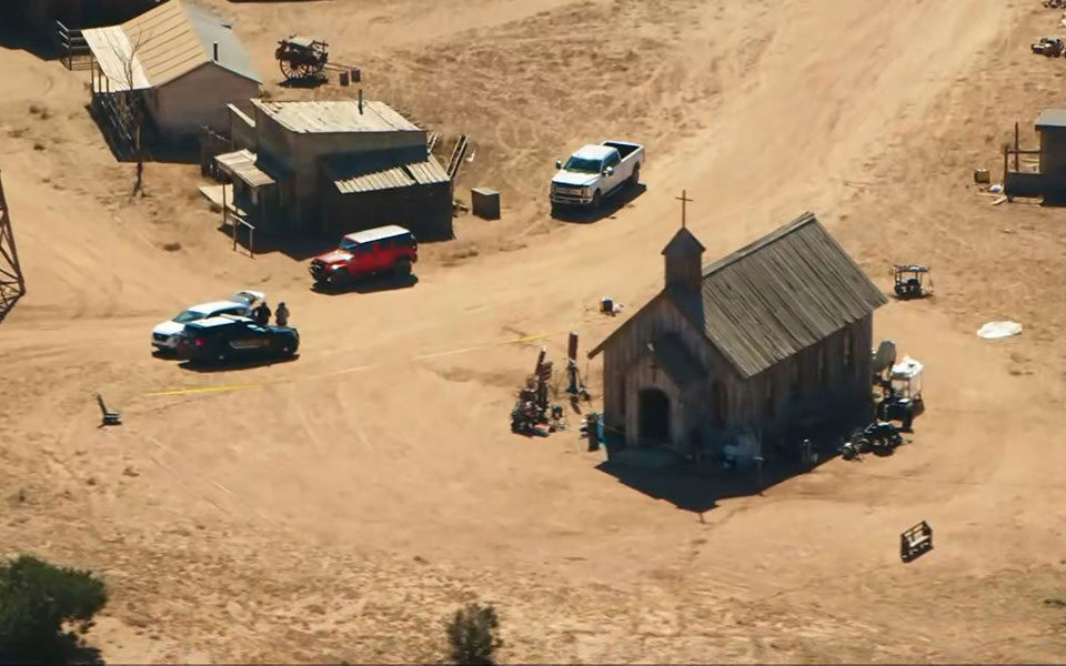 ο-αλεκ-μπάλντουιν-παρέδωσε-το-κινητό-τ-561671716