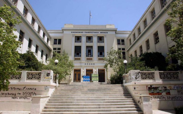 ασοεε-ξυλοδαρμός-καθηγητή-μέσα-σε-αμφ-561664381