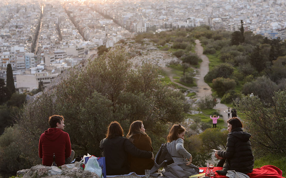 Σαρώνει η Όμικρον: 36.246 νέα κρούσματα, 78 θάνατοι και 615 διασωληνωμένοι-5