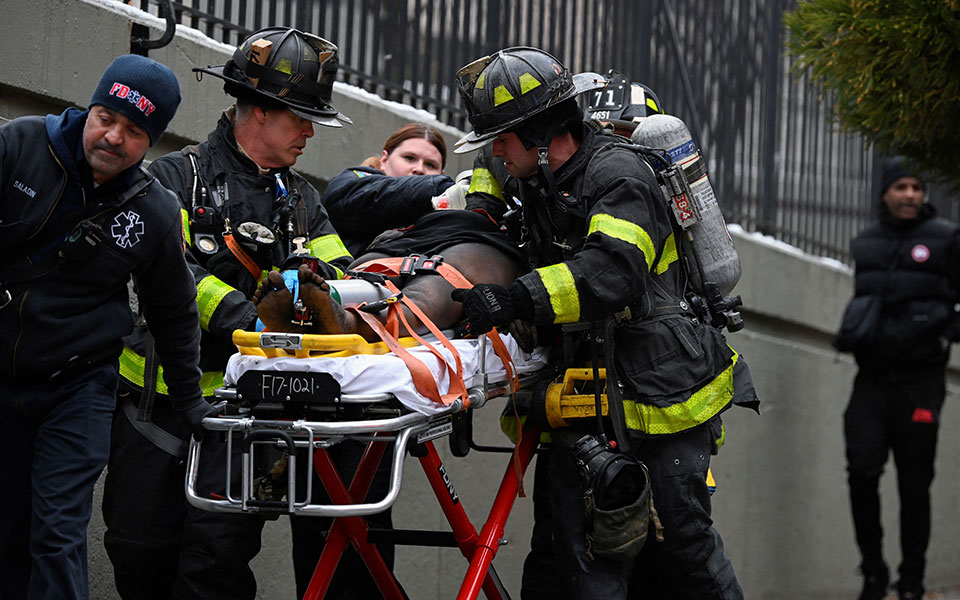 τραγωδία-στο-μπρονξ-19-νεκροί-σε-πυρκαγ-561661873