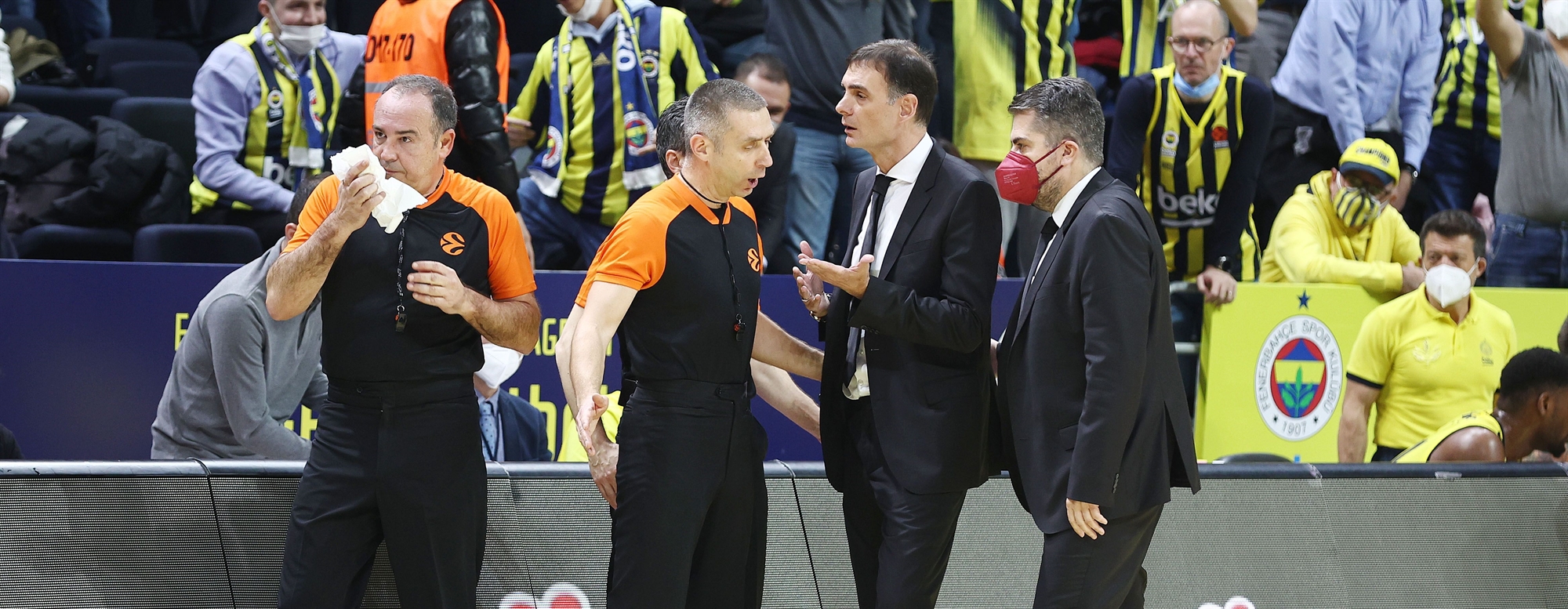 μπλακ-άουτ-και-ήττα-του-ολυμπιακού-σ-561665104