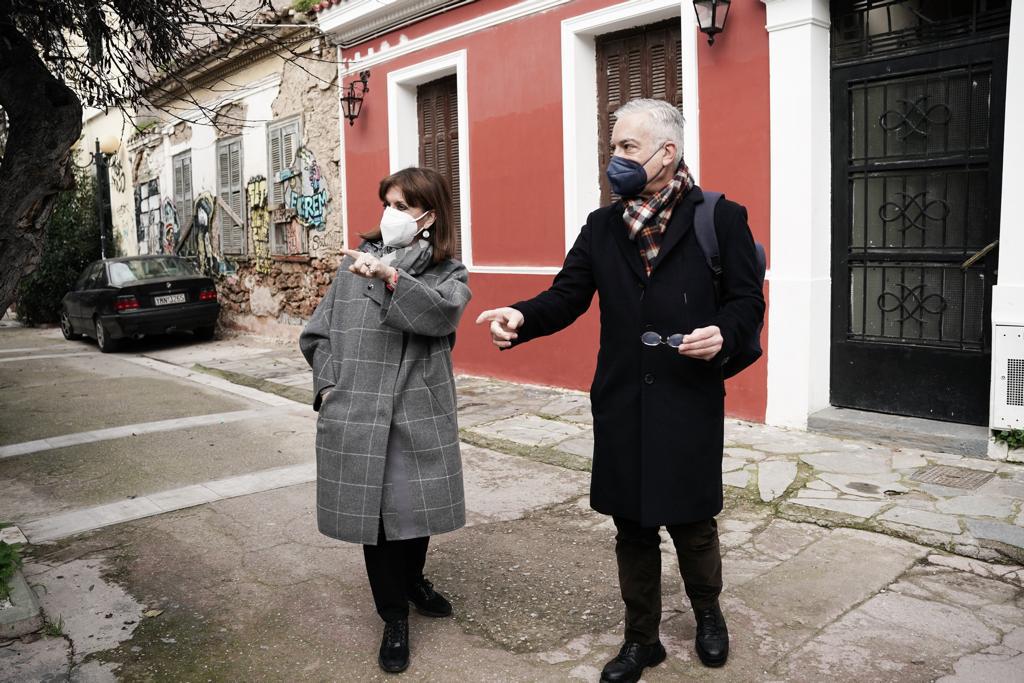 βόλτα-στο-μεταξουργείο-με-την-πρόεδρο-561675193