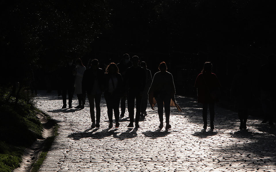 κορωνοϊός-προς-νέο-μαύρο-ρεκόρ-τα-κρ-561655633