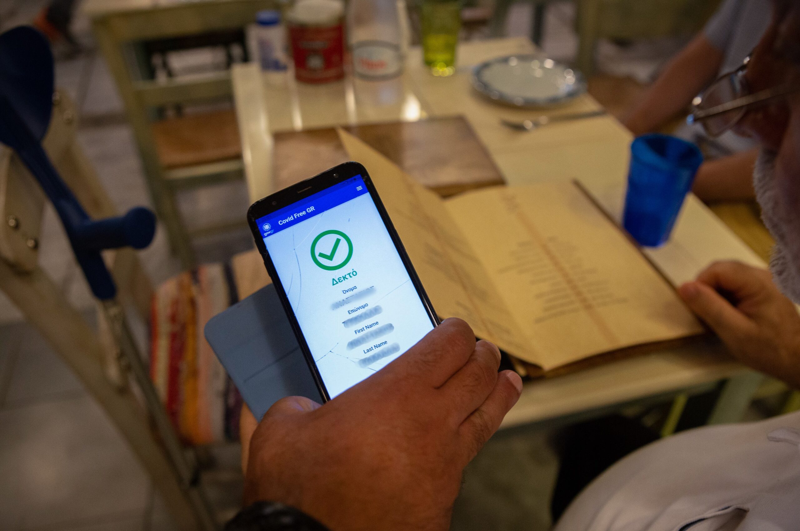 πιστοποιητικό-ταυτοπροσωπίας-πάνω-α-561655822