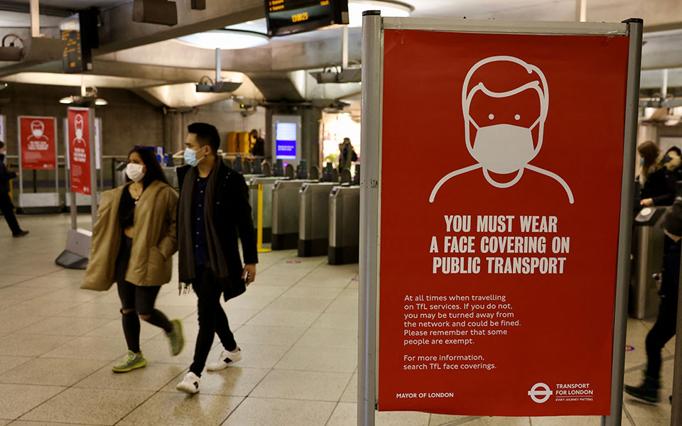 κορωνοϊός-βρετανία-προς-επανεξέτασ-561672991