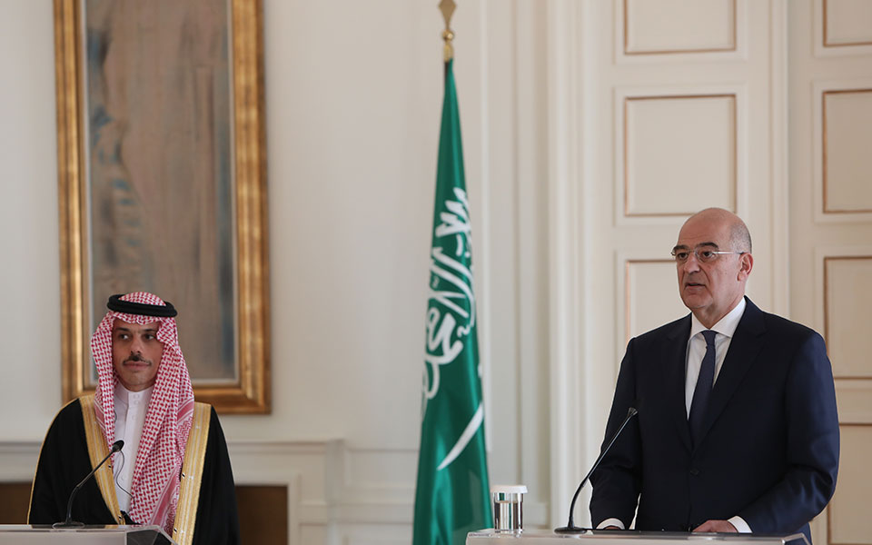 δένδιας-επιτομή-του-παραλογισμού-η-στ-561655747