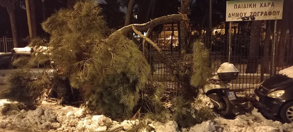 Κακοκαιρία Ελπίδα: Εικόνες χάους στους δήμους – «Παγοδρόμια» τα στενά-9