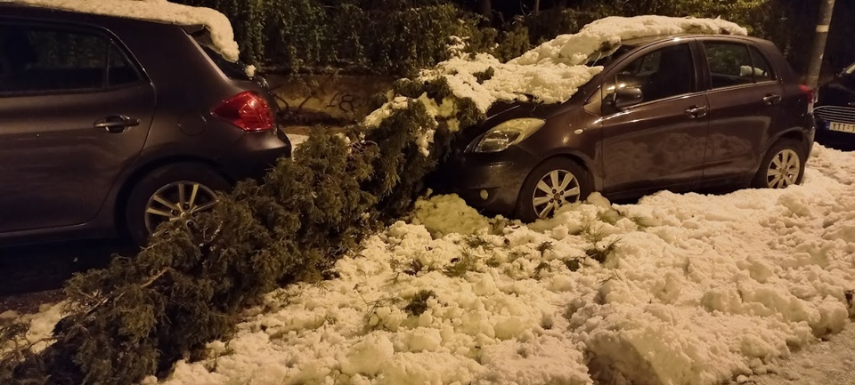 Κακοκαιρία Ελπίδα: Εικόνες χάους στους δήμους – «Παγοδρόμια» τα στενά-8