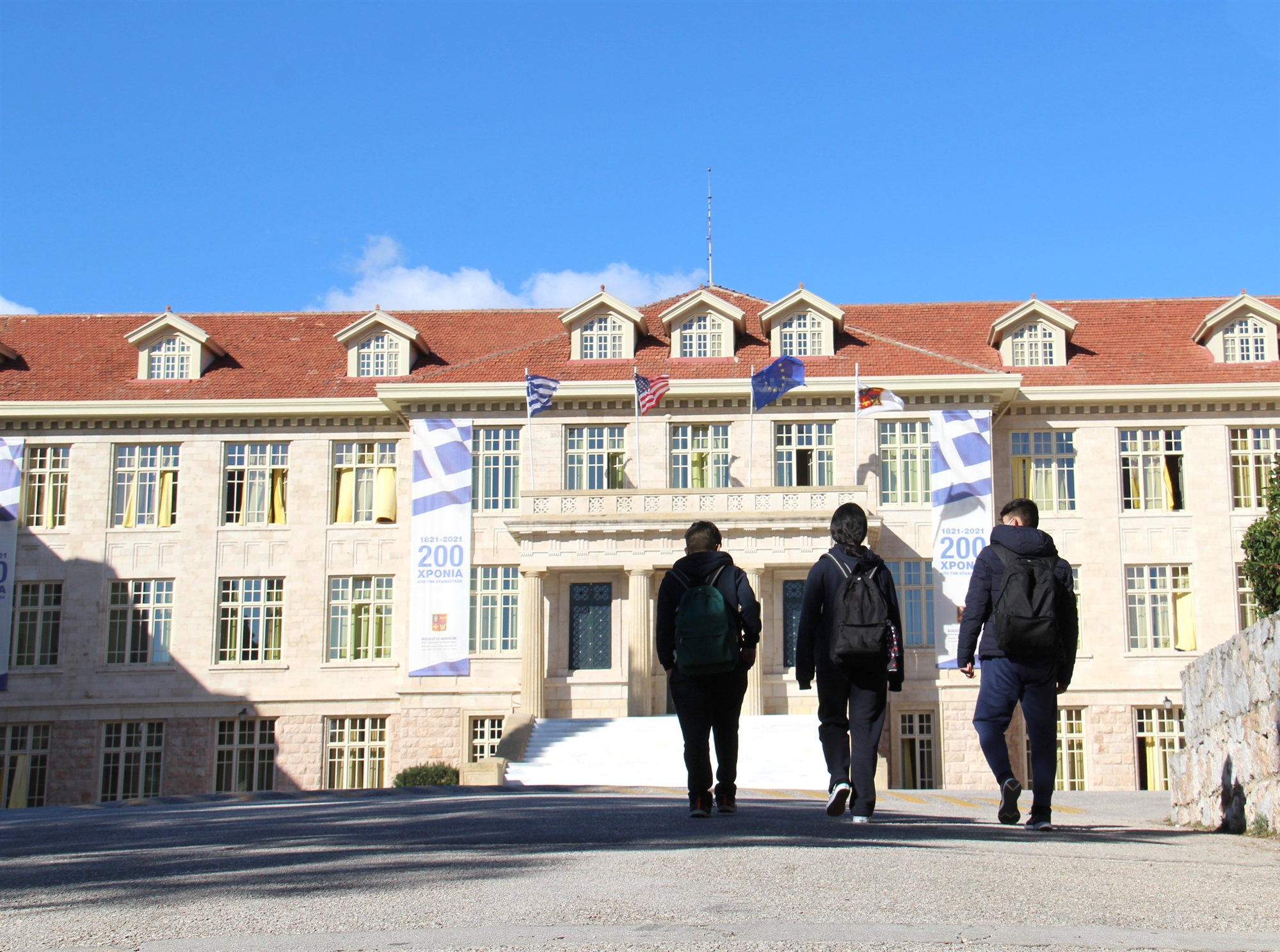 τρεις-μικροί-πρόσφυγες-βρήκαν-ιθάκη-561681433