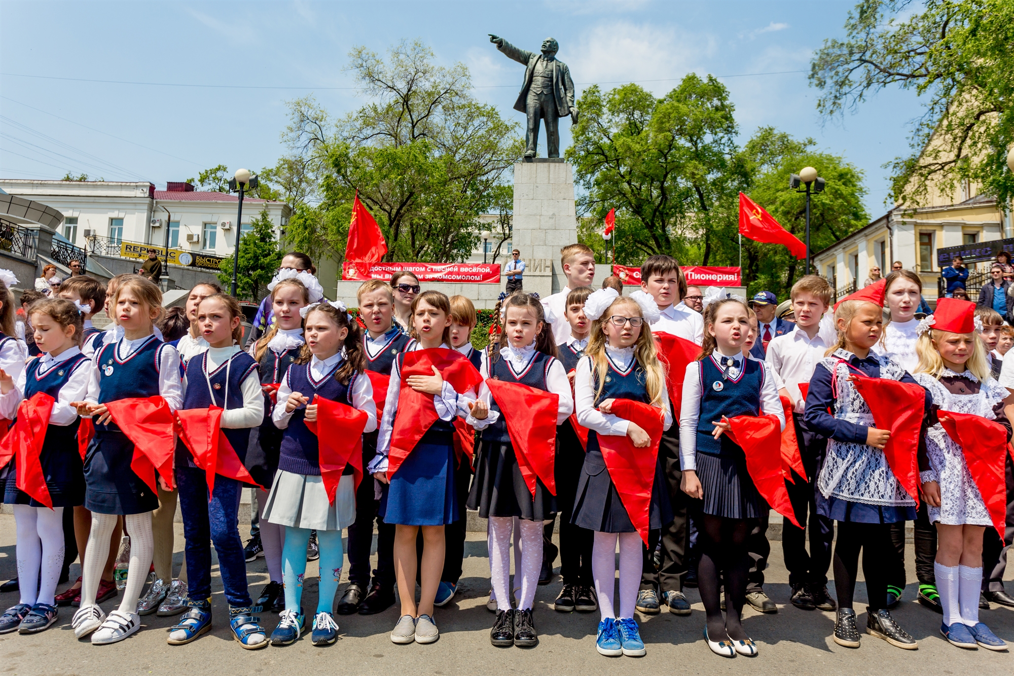ζωές-στον-σοσιαλιστικό-παράδεισο-561660763