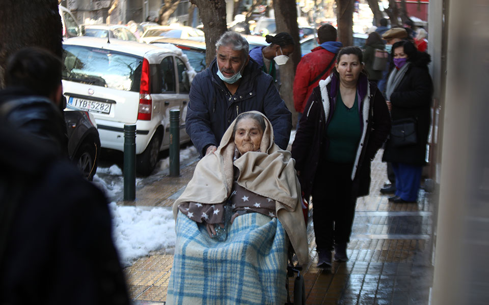 Συναγερμός στο Παγκράτι: Σπασμένος αγωγός της ΕΥΔΑΠ προκάλεσε τη διαρροή φυσικού αερίου-2
