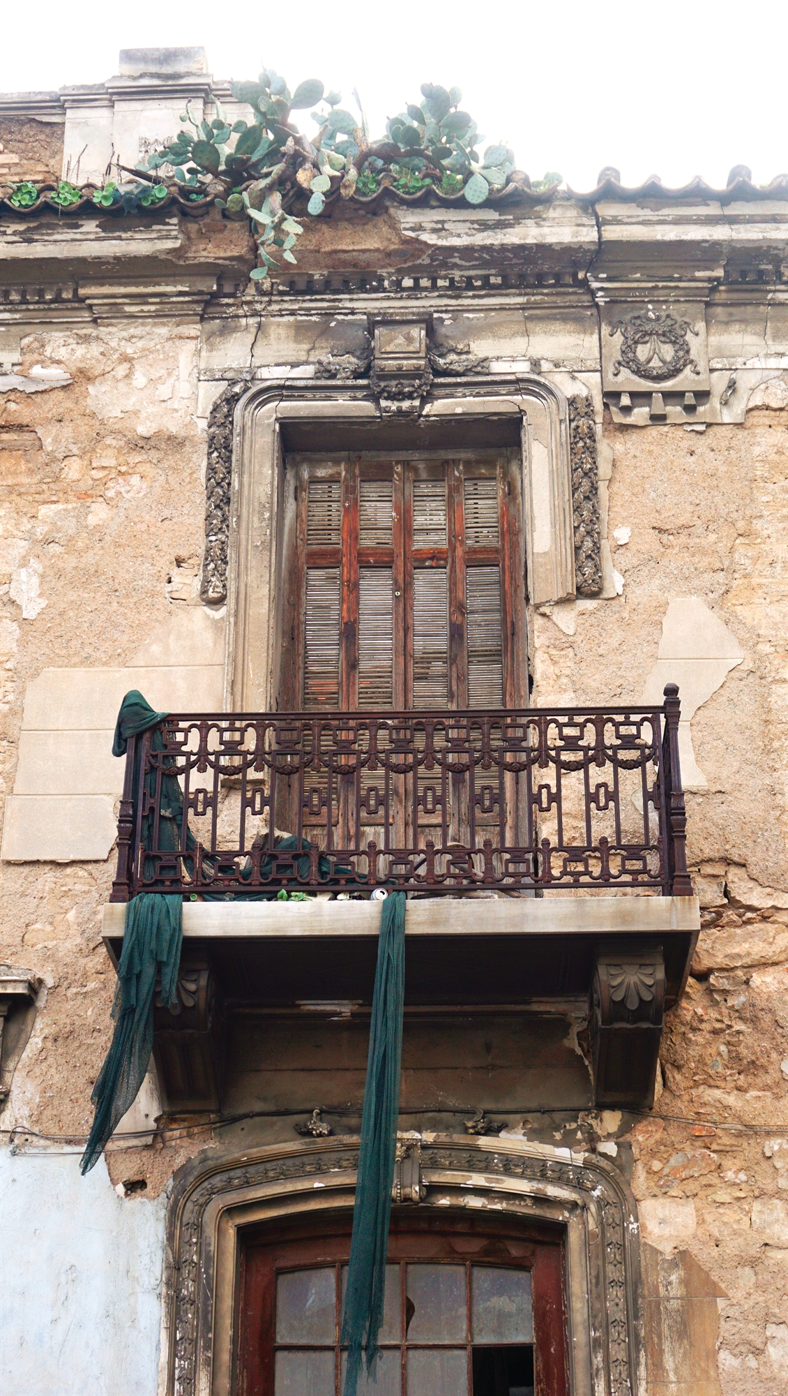 το-σπίτι-στην-οδό-ελευσινίων-με-τα-φραγ-561693496