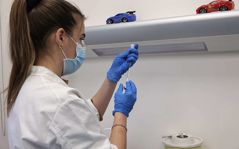 τα-πρόστιμα-έφεραν-180-000-ραντεβού-εμβολια-561662674