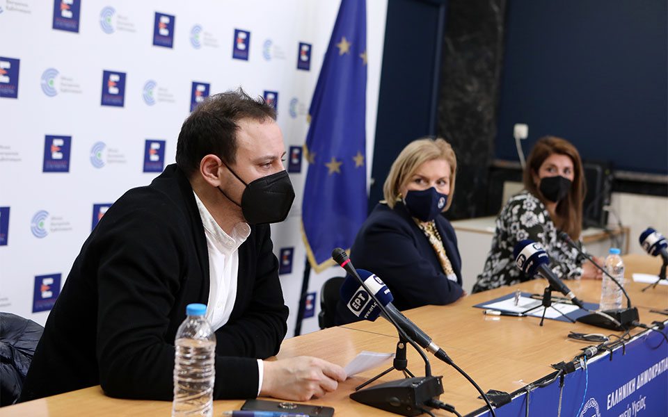 ανεμβολίαστοι-ή-χωρίς-3η-δόση-το-93-των-αν-561678496