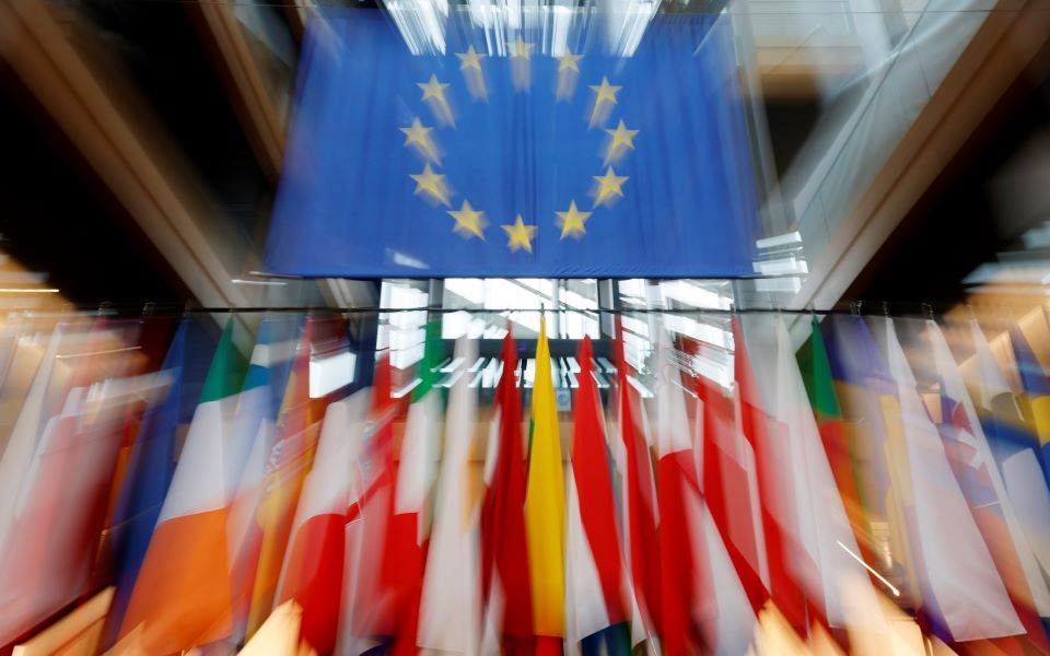 e-e-αντιδράσεις-και-θολά-σημεία-στη-νέα-561654238