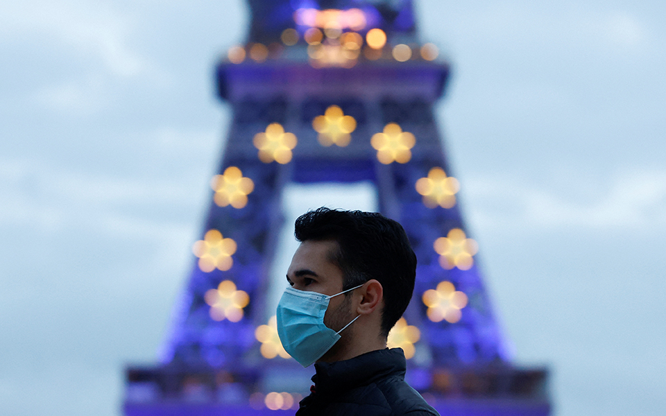 κορωνοϊός-ε-ε-πλήρως-εμβολιασμένο-τ-561658828