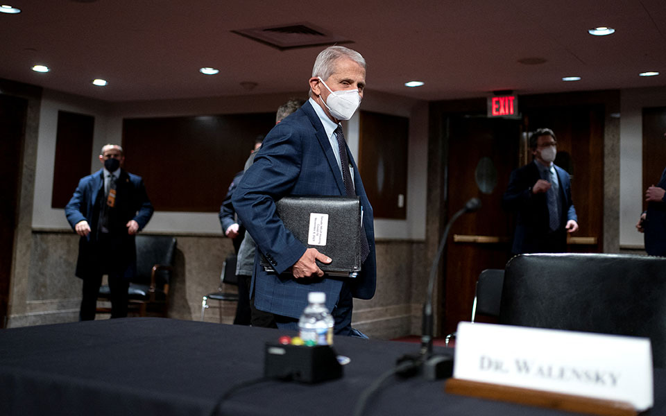 φάουτσι-οι-ηπα-βρίσκονται-κοντά-στη-σ-561665539