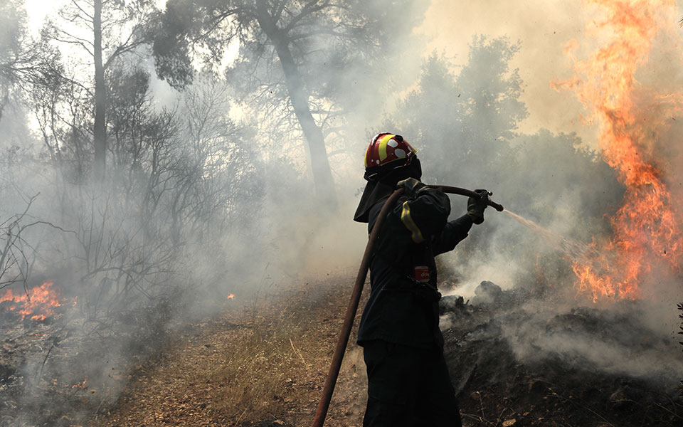 ηράκλειο-υπό-έλεγχο-η-φωτιά-στο-χωριό-μ-561672685