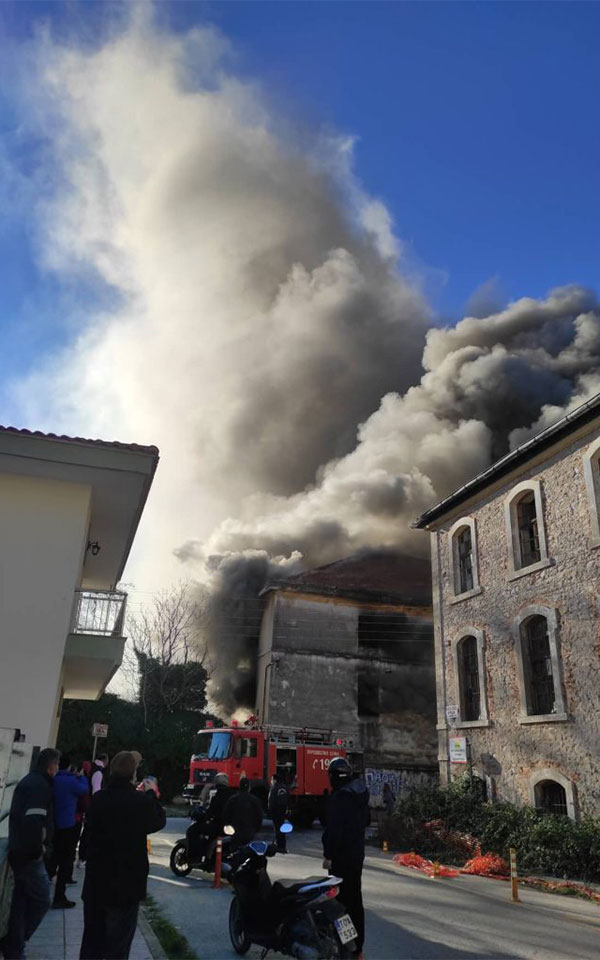 Μεγάλη φωτιά στο κέντρο της Ξάνθης (εικόνες – βίντεο)-1