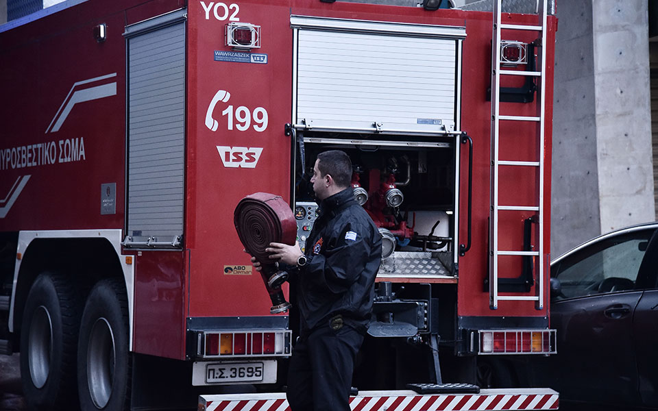 πειραιάς-πυρκαγιά-σε-γνωστό-μαγαζί-στ-561669631