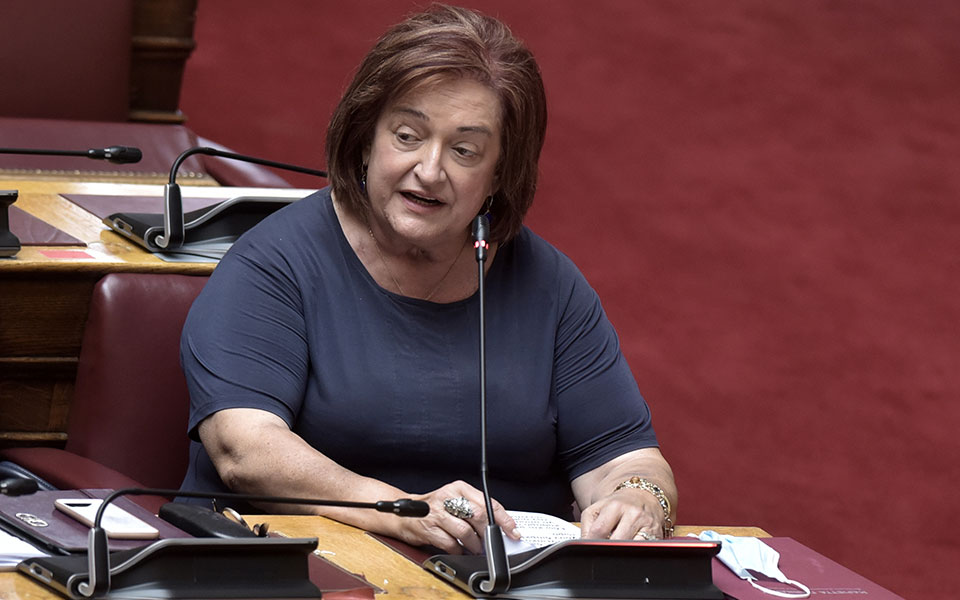 στο-νοσοκομείο-η-μαριέττα-γιαννάκου-561694777