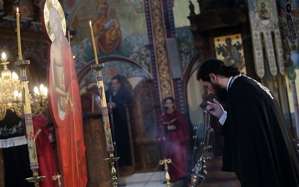 πάτρα-αντιεμβολιαστής-ιερέας-με-κορω-561674806