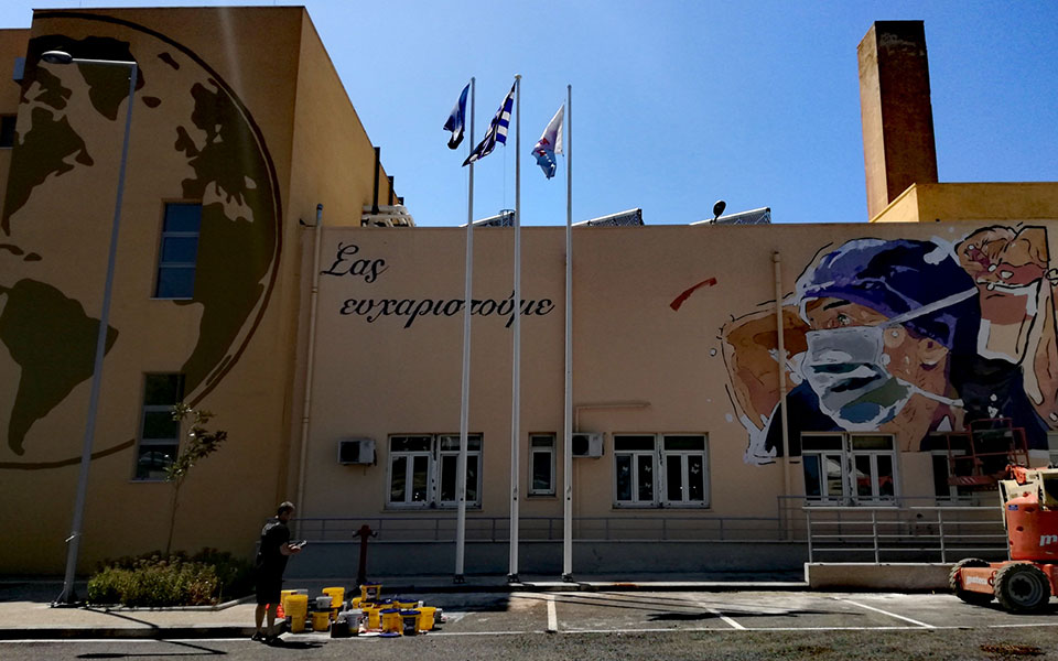 Ένα υπέροχο mural, αφιερωμένο στη μάχη των υγειονομικών με την πανδημία-2
