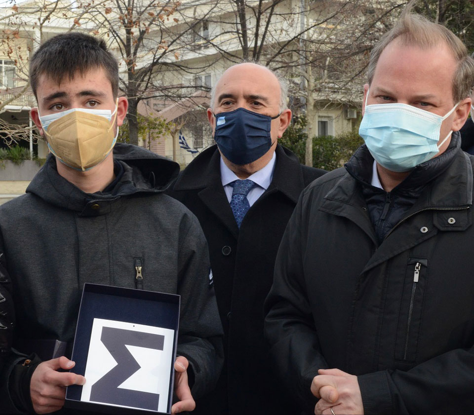 Διπλώματα οδήγησης: «Πιάνει» τιμόνι ο πρώτος 17χρονος οδηγός-1