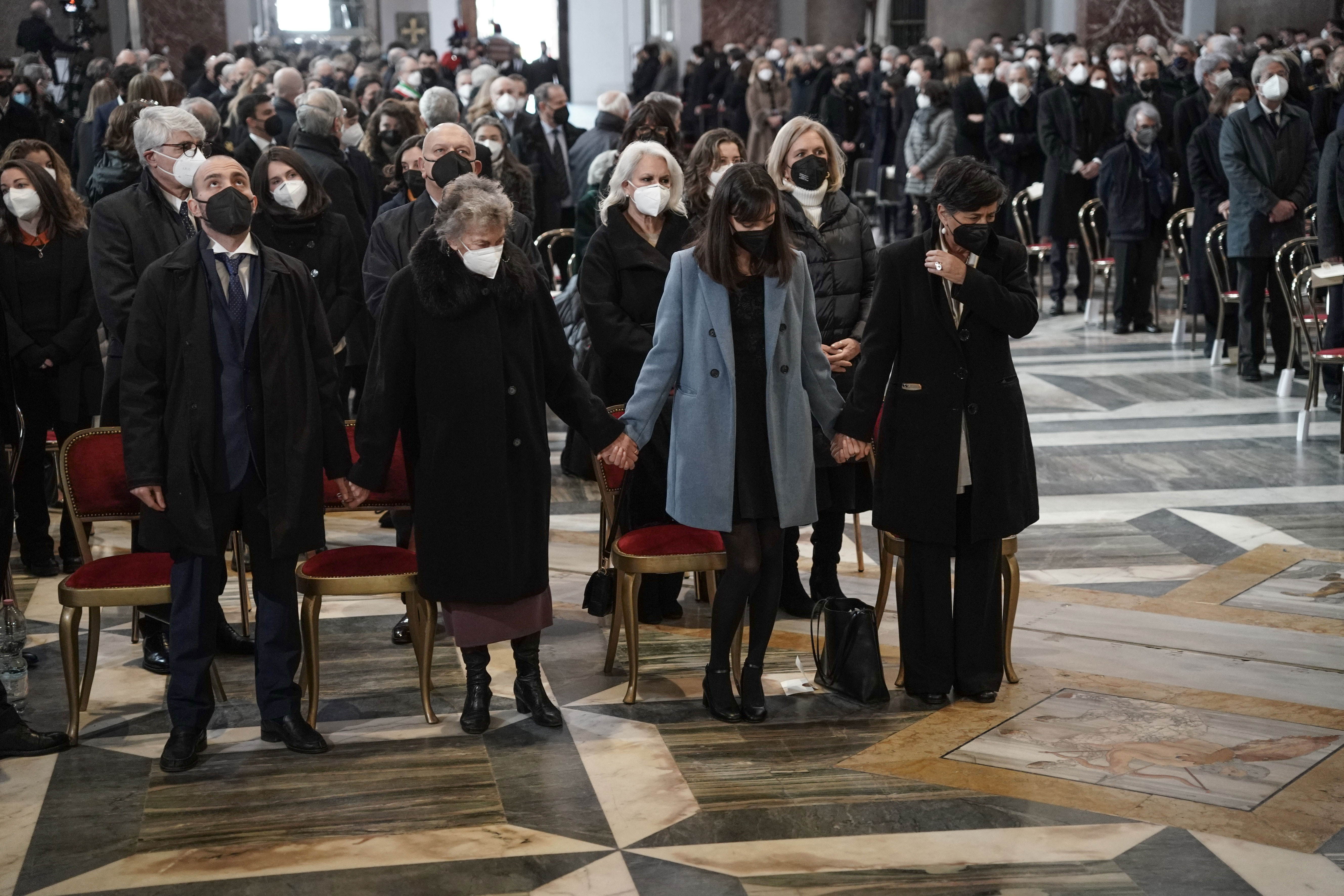 Κατερίνα Σακελλαροπούλου για Ντ. Σασόλι: «Με βαθύτατη θλίψη αποχαιρετώ έναν φίλο της Ελλάδας» (εικόνες)-2