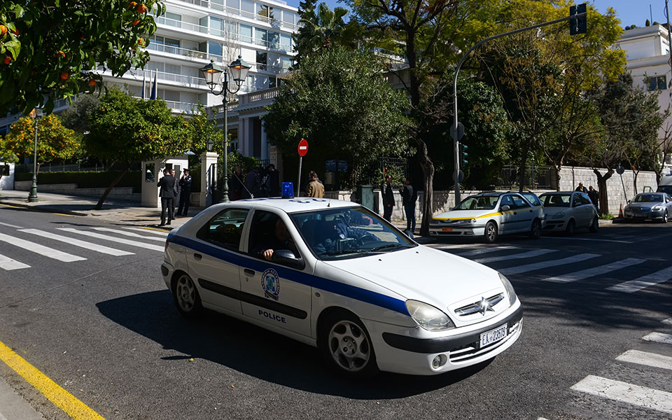 βόλος-χειροπέδες-στον-φαντομά-που-έ-561669292