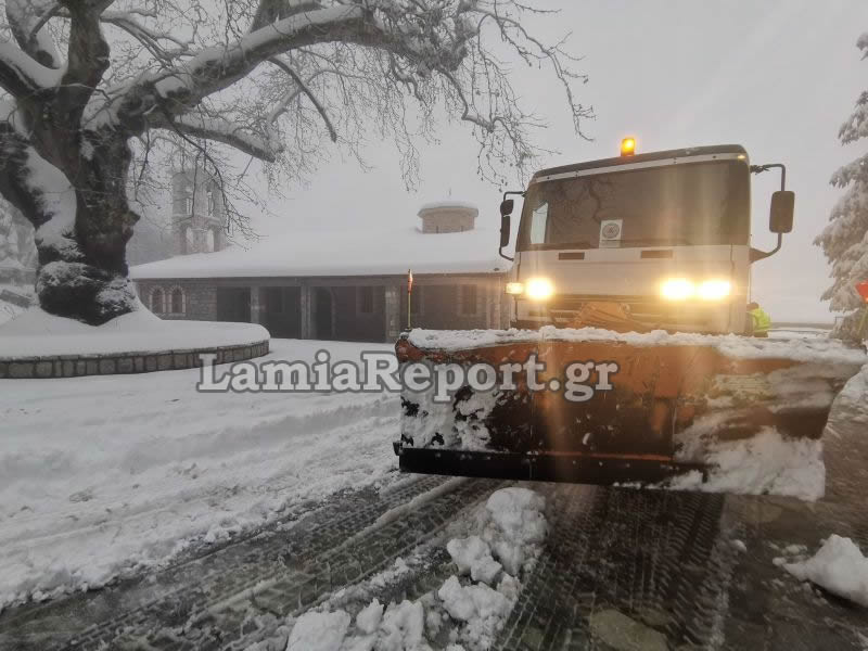 «Θάφτηκαν» στο χιόνι τα ορεινά χωριά της Λαμίας (εικόνες – βίντεο)-2