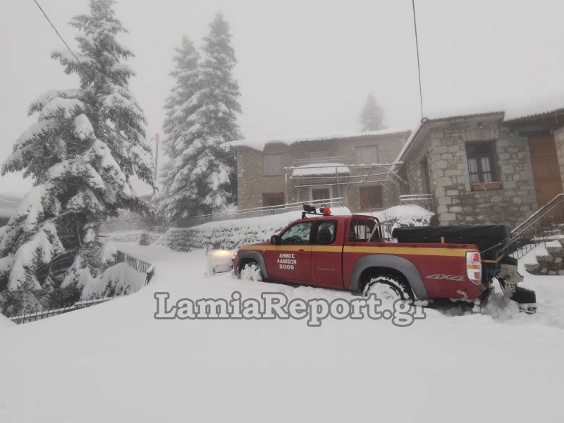 «Θάφτηκαν» στο χιόνι τα ορεινά χωριά της Λαμίας (εικόνες – βίντεο)-1