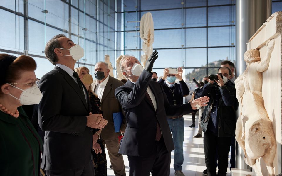 Μουσείο Ακρόπολης – Μητσοτάκης: «Ηχηρό μήνυμα» η επιστροφή δέκα θραυσμάτων των Γλυπτών του Παρθενώνα-1