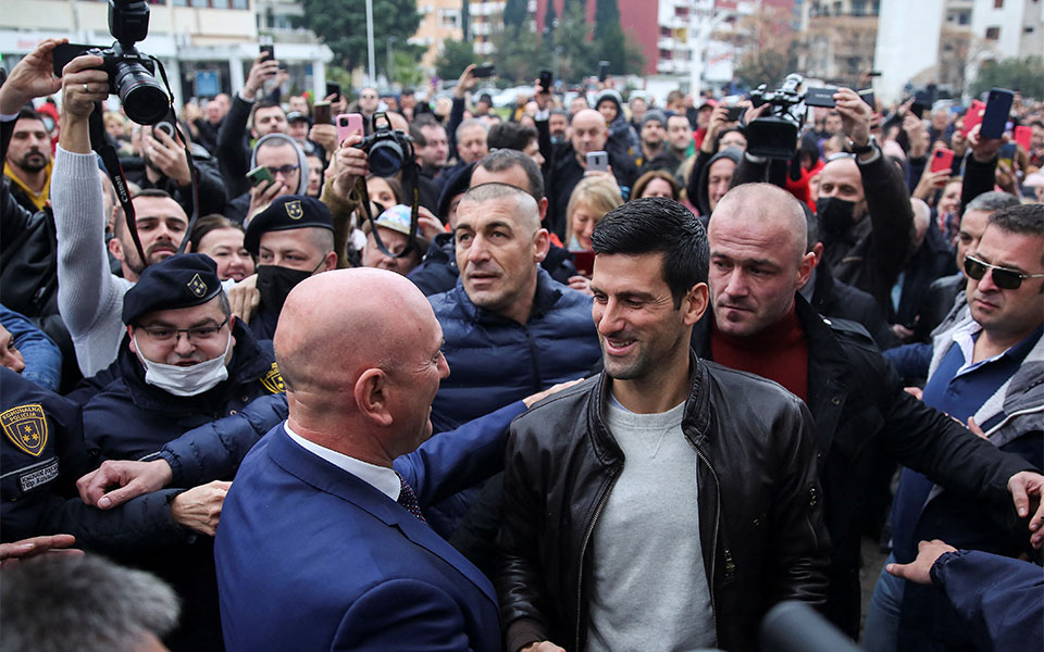 νόβακ-τζόκοβιτς-χωρίς-μάσκα-ανάμεσα-σ-561694456