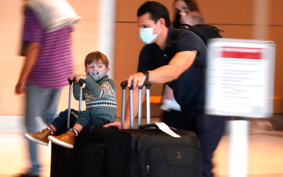 Κορωνοϊός: Ο κόσμος σε κλοίο Ομικρον – Οι στρατηγικές απέναντι στην επέλαση-1