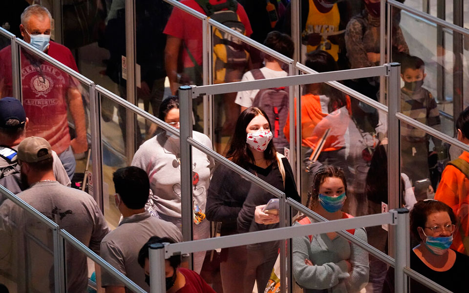 ηλίας-μόσιαλος-ο-κίνδυνος-της-όμικρον-561654376