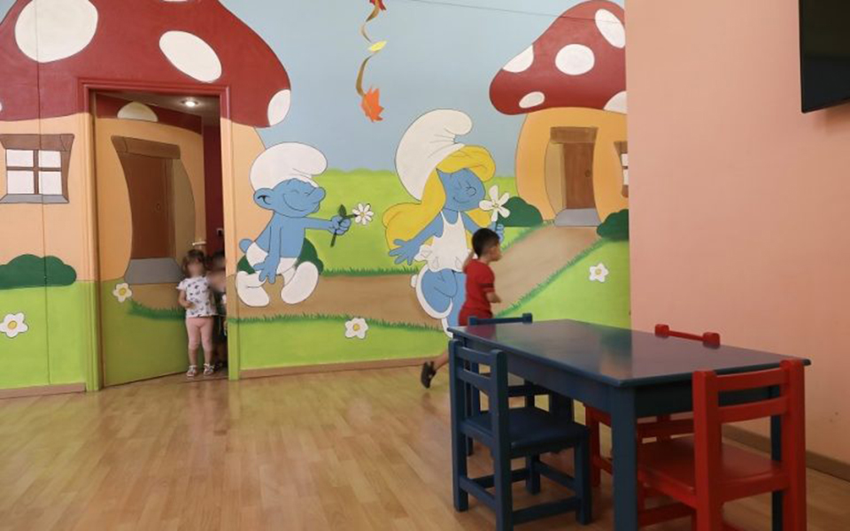 υπ-εργασίας-κανονικά-λειτουργούν-αύρ-561653572