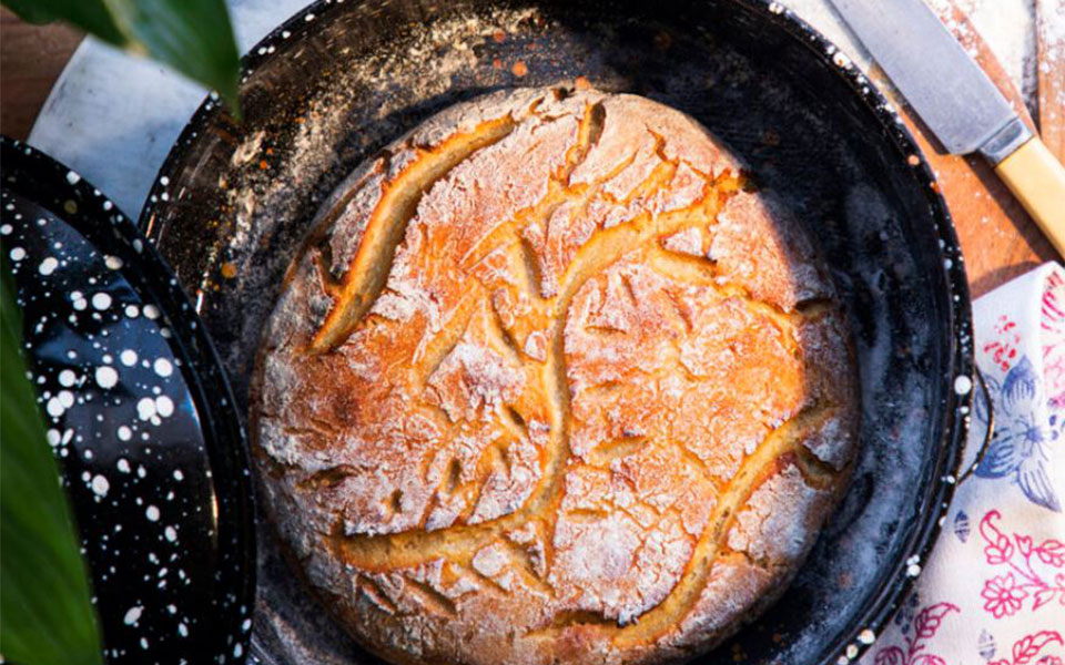 γαστρονόμος-ψωμί-στη-γάστρα-pane-cafone-561695758