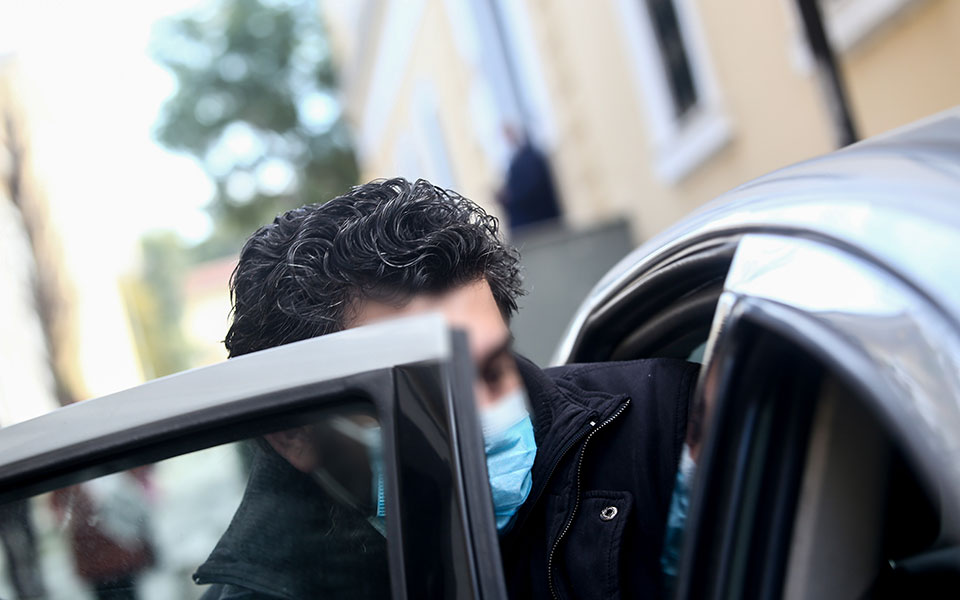 Δίωξη στον ιερέα για βιασμό ανήλικης – Τίθεται σε αργία με απόφαση Ιερώνυμου-1