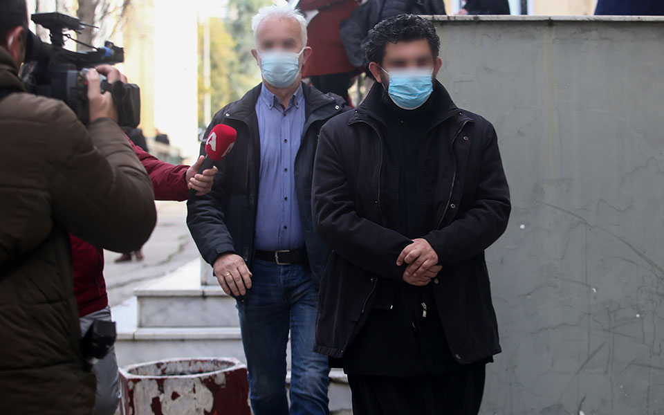 δίωξη-στον-ιερέα-για-βιασμό-ανήλικης-561679771