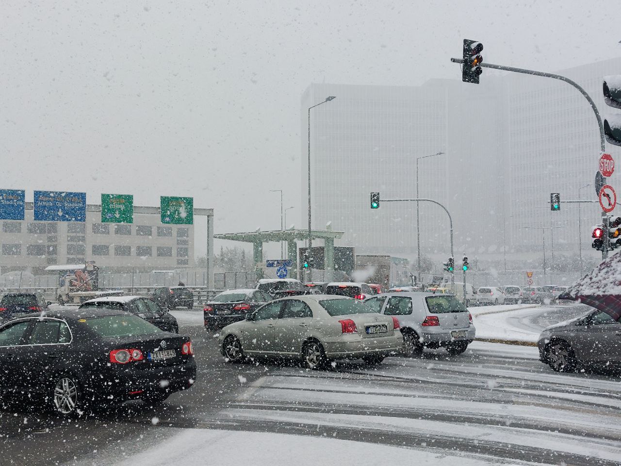 Κακοκαρία «Ελπίς»: Επέλαση με μεγάλα προβλήματα στην Αττική – Σφοδρές χιονοπτώσεις έως αύριο το πρωί-6