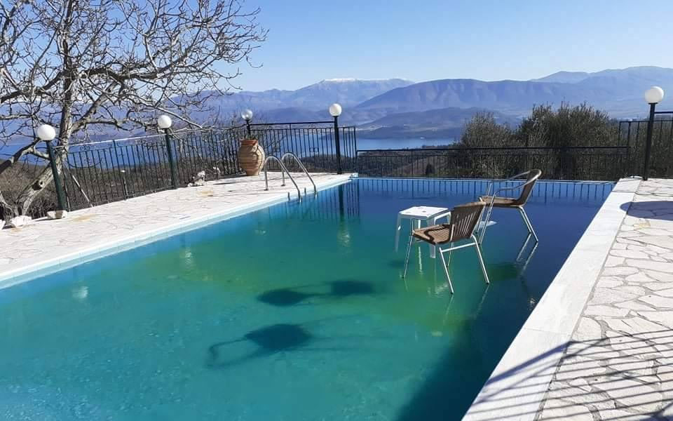 κέρκυρα-viral-η-πισίνα-που-πάγωσε-από-το-κρύ-561689455