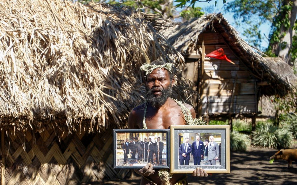 ο-πρίγκιπας-φίλιππος-ζει-στη-μελανη-561654391