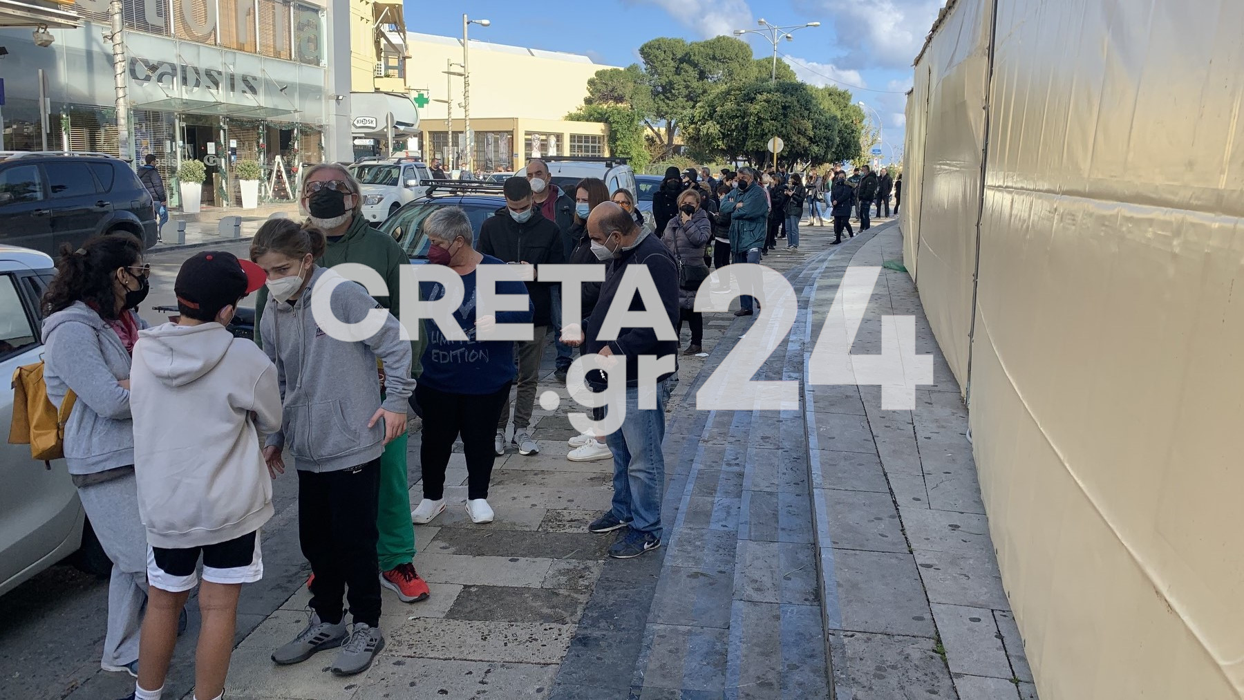 Μεγάλες ουρές για δωρεάν rapid test σε όλη την Ελλάδα (εικόνες)-6