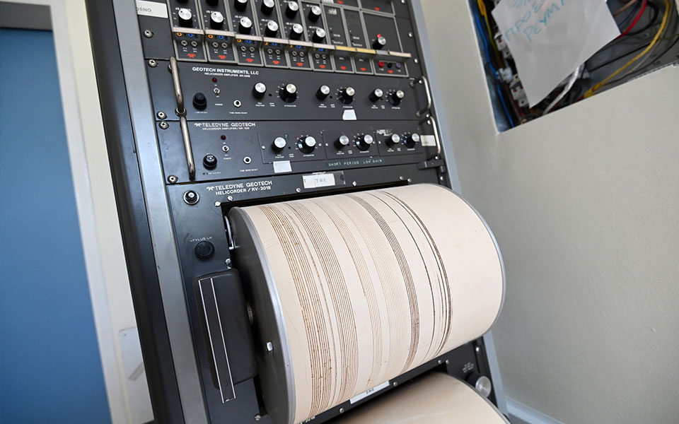 ισχυρός-σεισμός-67-ρίχτερ-ταρακούνησε-τ-561669316