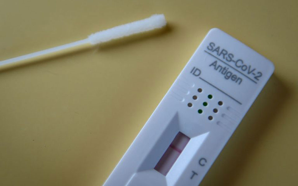 σχολεία-από-αύριο-η-διανομή-των-self-test-για-τ-561674314