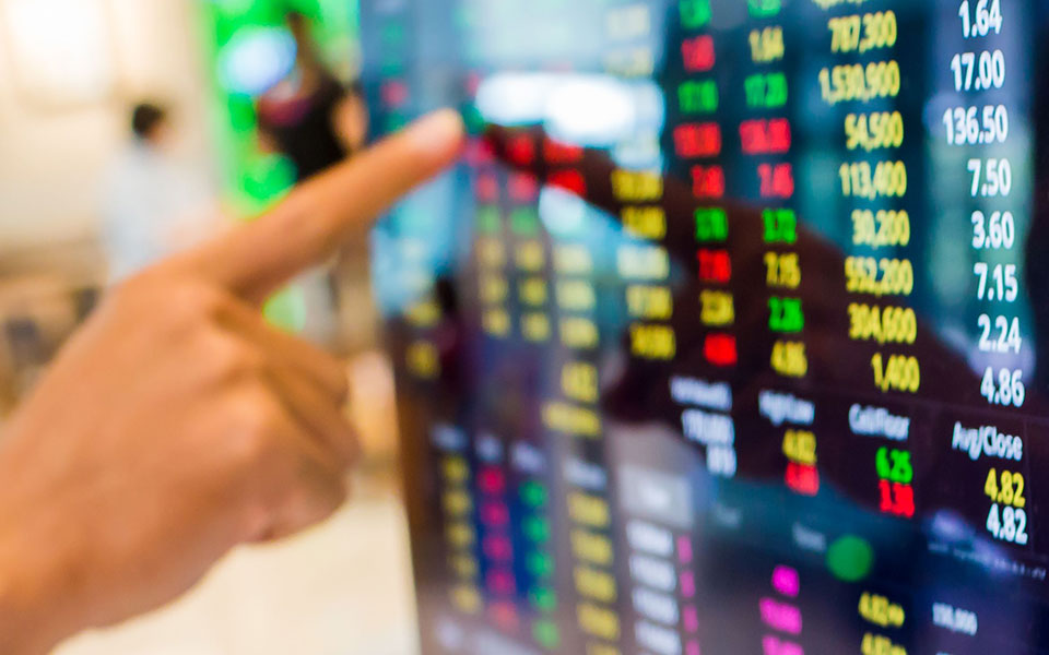 προς-το-χρηματιστήριο-λονδίνου-κοιτά-561679795