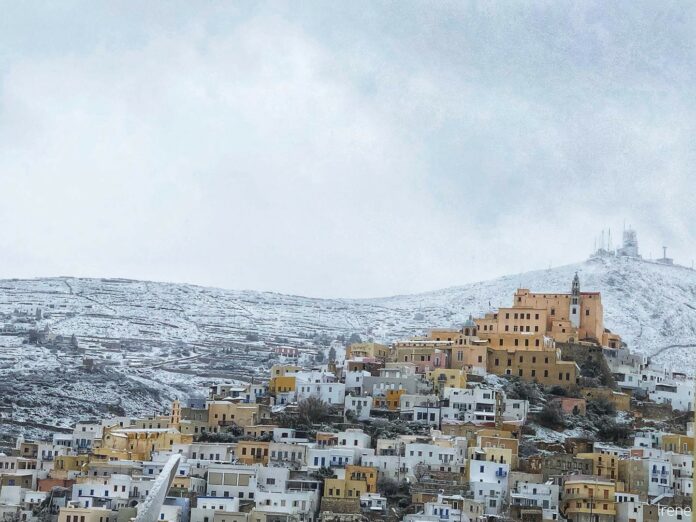 Κακοκαιρία «Ελπίς»: Χιόνια και στις Κυκλάδες – Στα λευκά Σύρος, Τήνος, Νάξος, Αμοργός (φωτογραφίες)-4