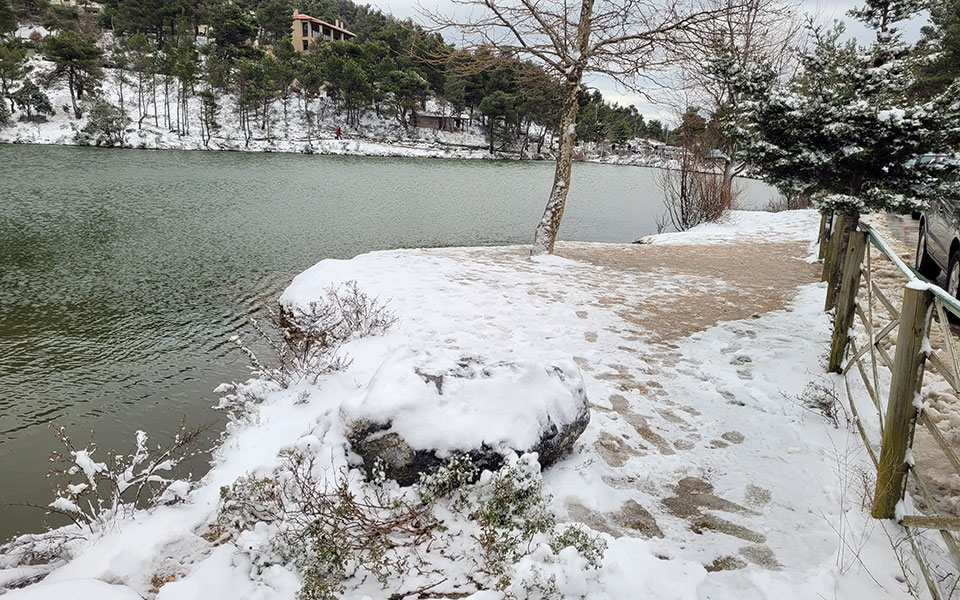 Κακοκαιρία «Ελπίς»: Δριμύ ψύχος και πυκνές χιονοπτώσεις – Χιόνια ακόμα και στο κέντρο της Αθήνας-2