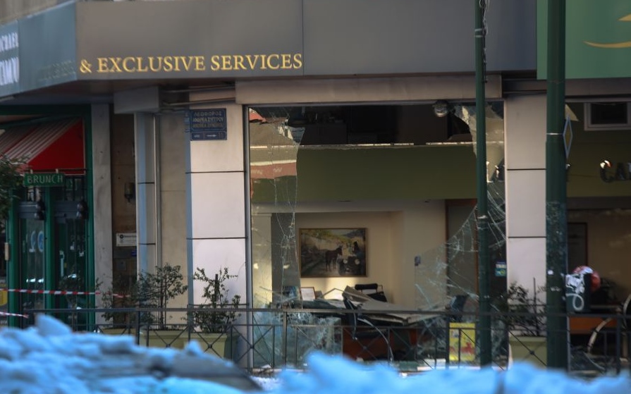 Έκρηξη στη Συγγρού: Διαρροή αερίου «βλέπει» η Πυροσβεστική, ένας 78χρονος τραυματίας-6